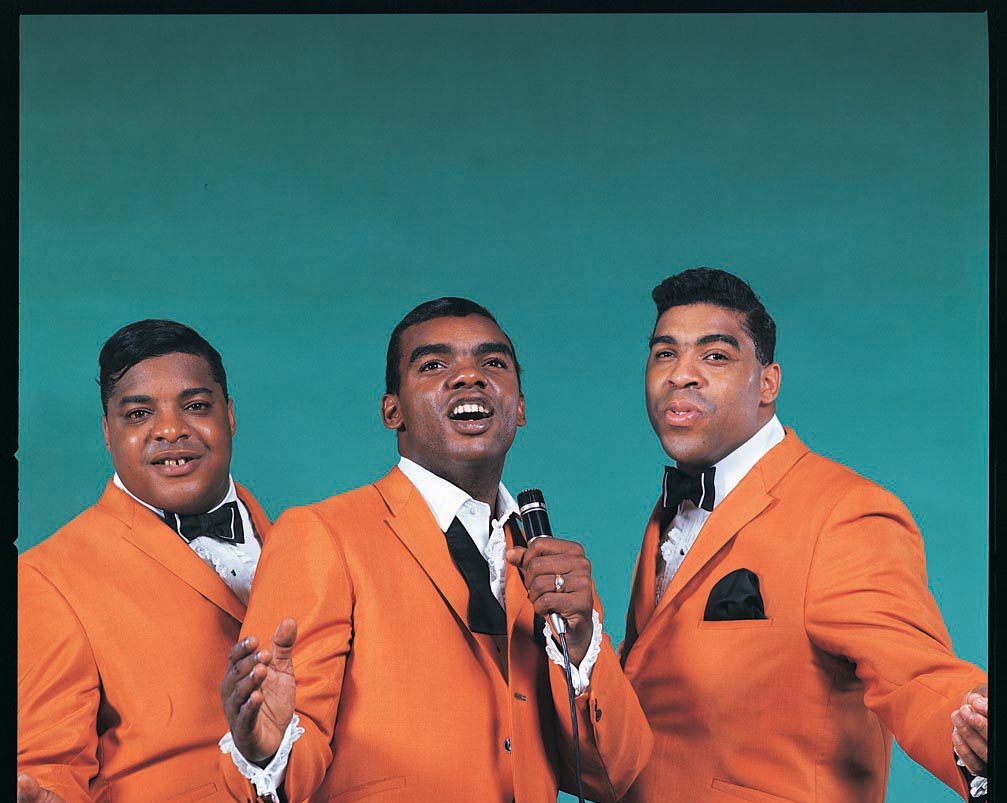 See more brothers. The Isley brothers. Isley brothers Masterpieces. The Isley brothers foto. Ron Isley.